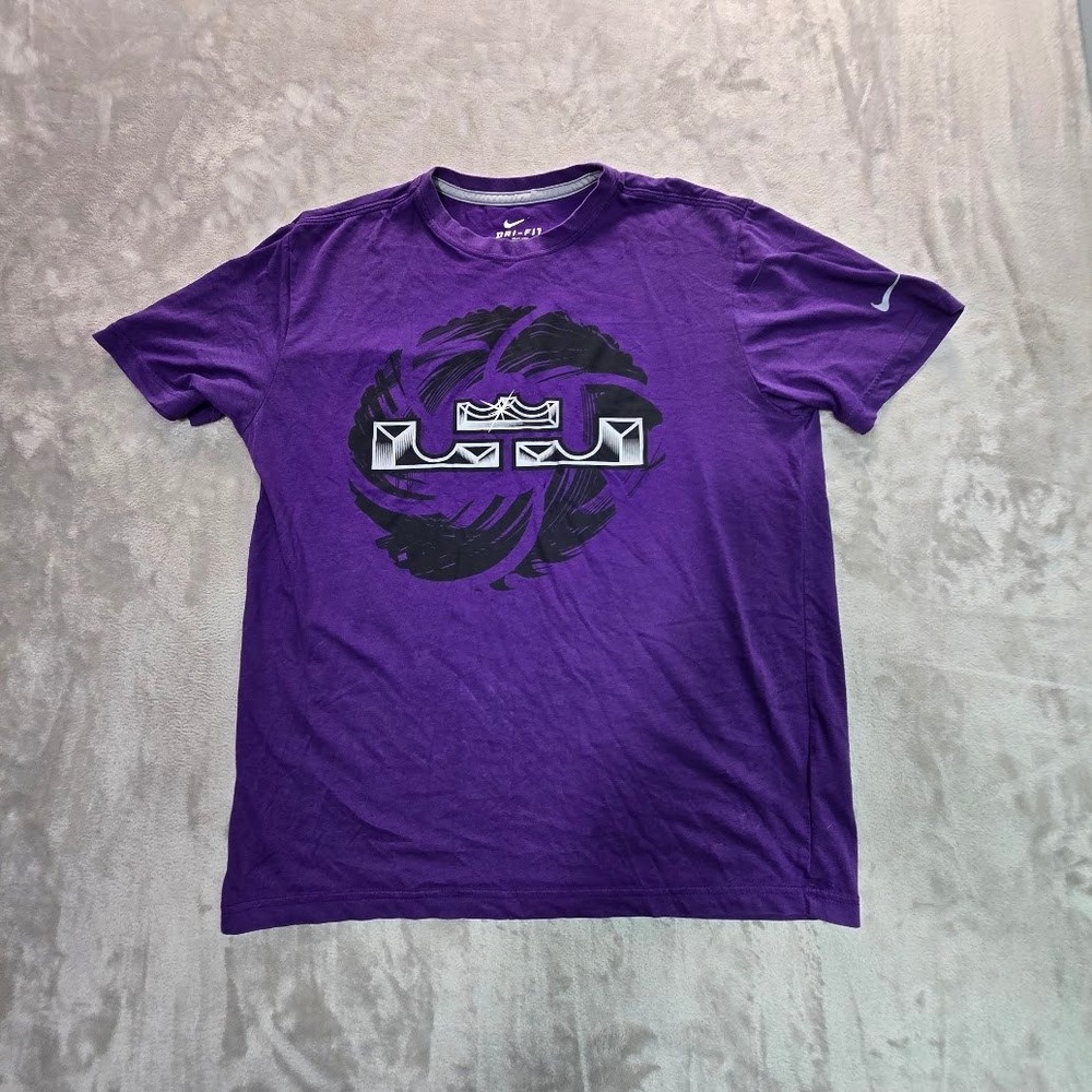 Nike Dri-FIT LeBron James Crown Logo Purple Graphic T-Shirt Mens Medium